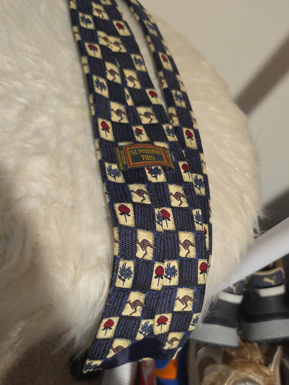 Men’s Navy and Cream Patterned Necktie